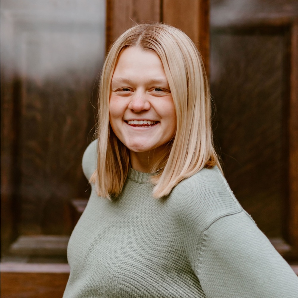 Meet your Posher, Courtney